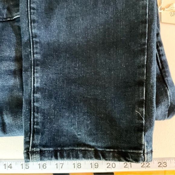 Universal thread 24 W skinny jeans - Picture 2 of 10